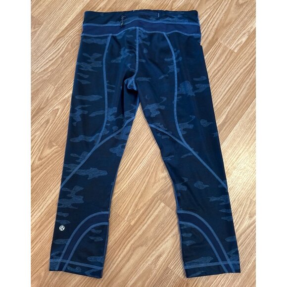 Lululemon Capri Leggings Womens Blue Camo Print Size 6 - Picture 3 of 6